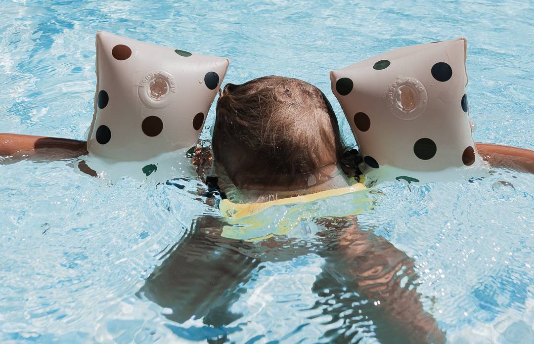 Unsere Schwimmschule: Schwimmen lernen mit Imke – 2 Wochen im Jahr gratis. - Familienhotel Zugspitze