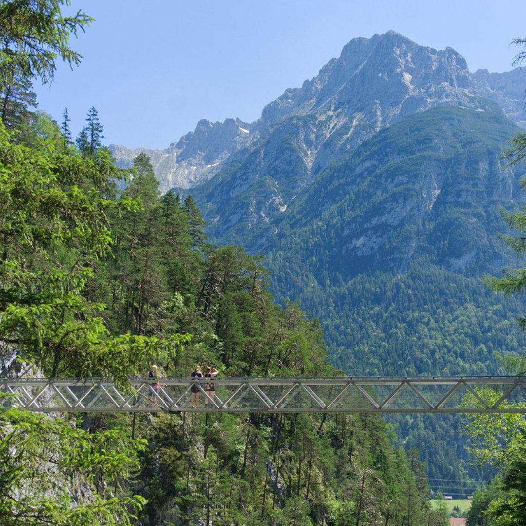 Geisterklamm – Leutasch mit Blick auf die Berge.
