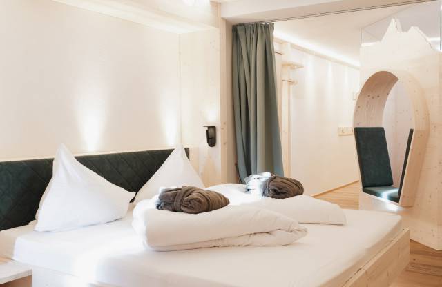 Helle moderne Familienzimmer im Tirolerhof in Ehrwald.