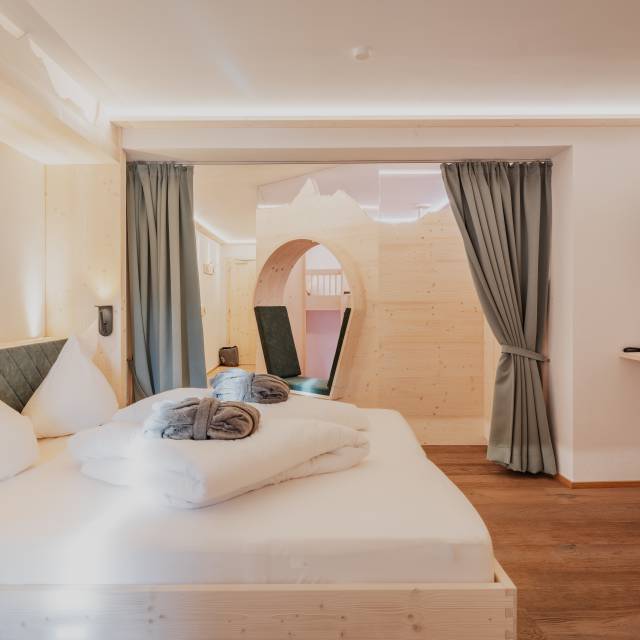 Moderne Hotelzimmer für die Familie im Familotel Tirolerhof.