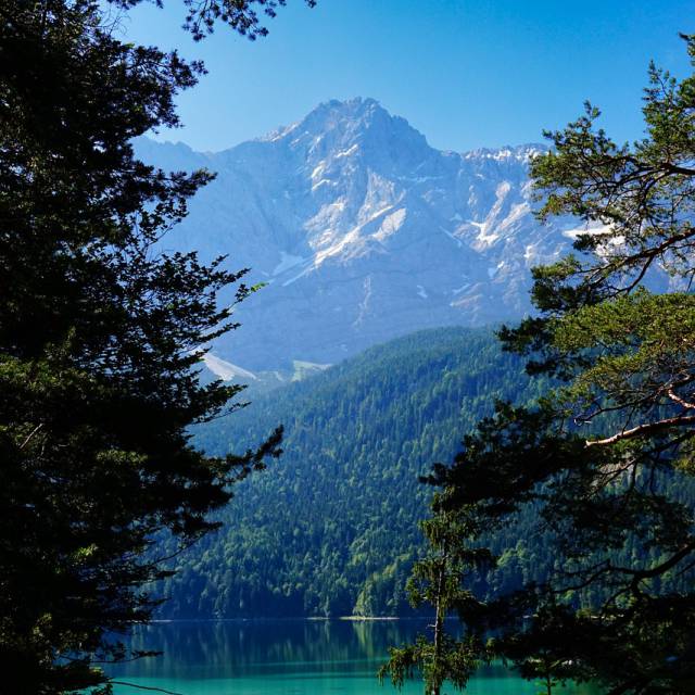 Eibsee mitten in der Zugspitzarena als Familienausflugsziel