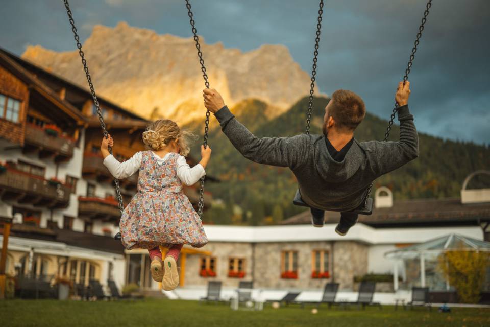 Die Zugspitze – Ein Familienberg: Die erste Gipfelbesteigung als Familie - Familienhotel Zugspitze