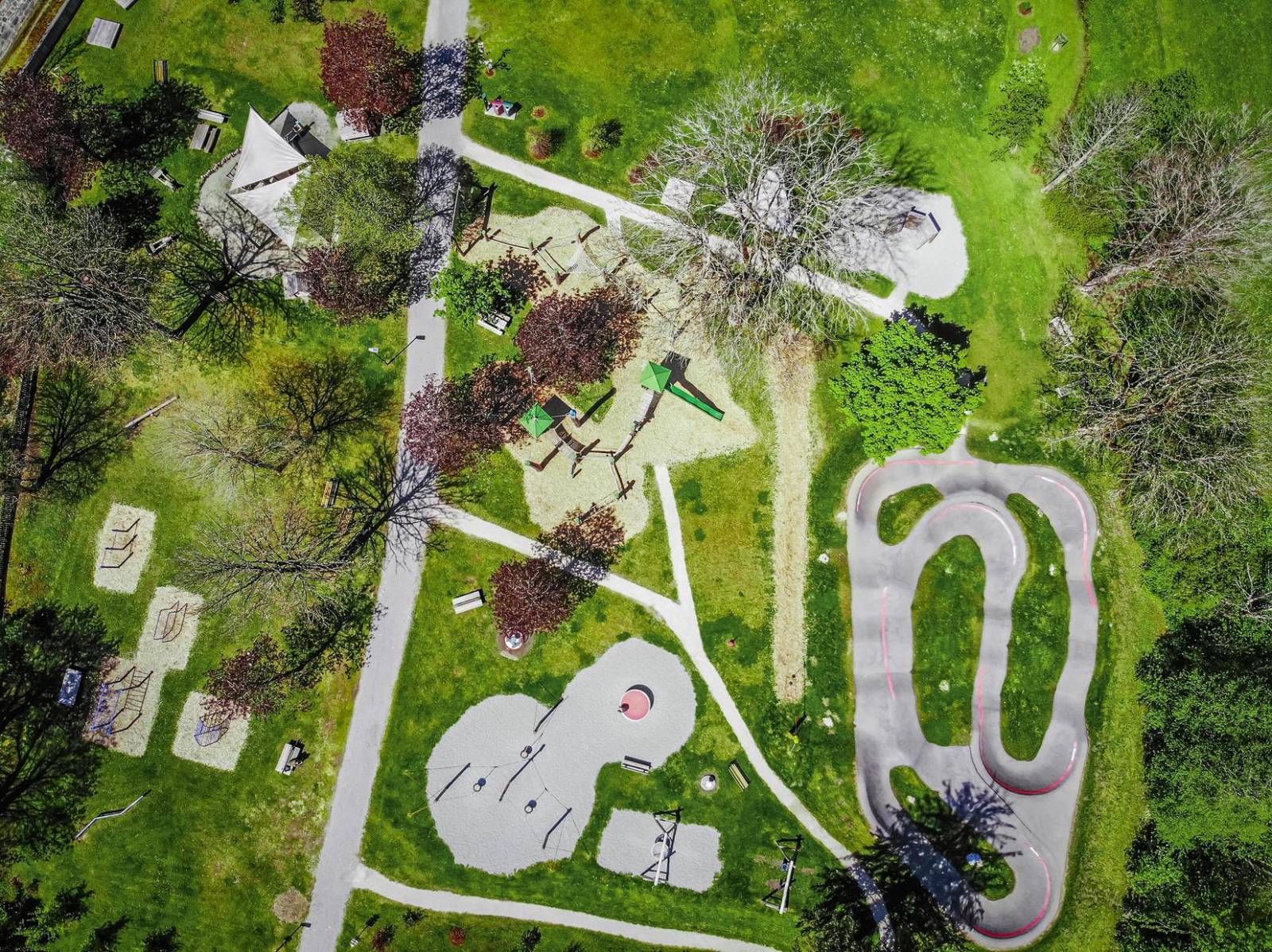 Spielplatz-Abenteuer in der Zugspitzarena – das sind unsere Lieblingsplätze Für Entdecker, Tobler und Naturkinder – hier macht Urlaub richtig Spaß Symbolfoto