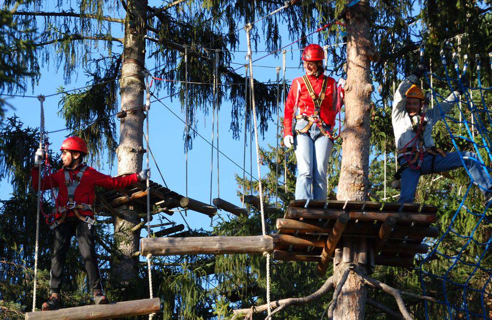 Kletterwald Bichlbach mit der Kletterwand Confetti – Familienabenteuer in der Tiroler Zugspitz Arena Symbolfoto