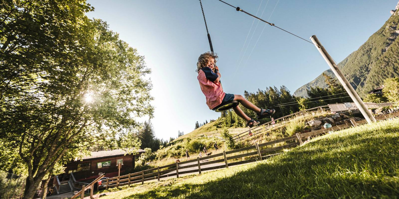 Entdecke die schönsten Familien-Biketouren rund um Ehrwald. Mit Fahrradverleih, traumhaften Ausblicken und jeder Menge Spaß für Groß und Klein. 🚴‍♀️🏔️ Symbolfoto